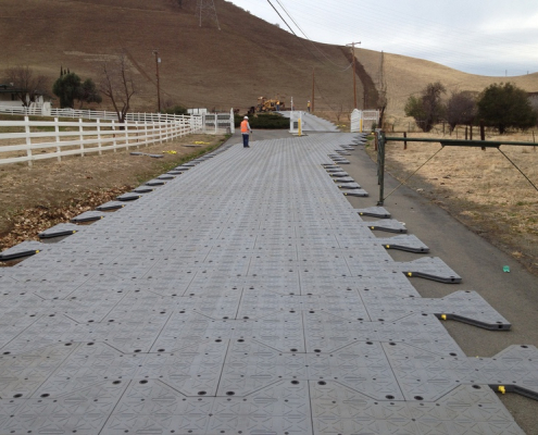 Temporary roadway, ideal for construction industry | I-Trac heavy-duty plastic panels